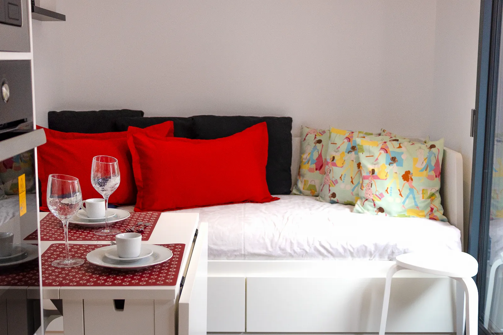 Intérieur : le couchage et la table repliable