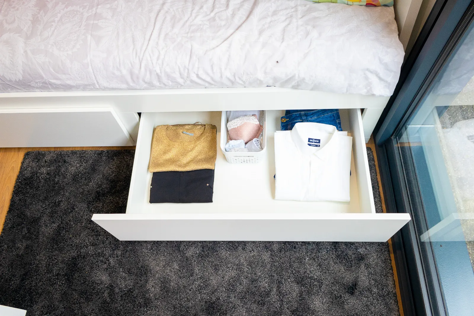 Rangement : les tiroirs sous le couchage